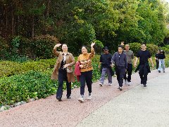 【活力卫健】不负春光 你我同行|红河州第二人民医院工会组织开展踏春健步走