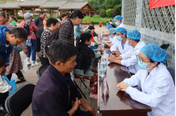 我为群众办实事|我院开展多学科联合义诊宣传活动