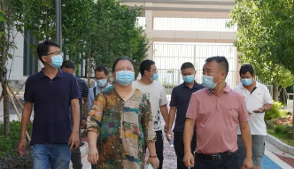 红河州卫健委副主任王娜一行领导到我院调研疫情防控工作