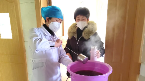 我为群众办实事|“大锅药+暖心包”多措并举保障防疫需求