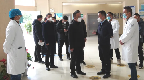中共建水县委书记赵雄到我院调研医疗救治能力建设和防疫保供工作