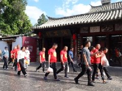 【担当卫健】党建引领,为精神疾患铺平“回家之路”——古城街头迎来一批“特殊”游客